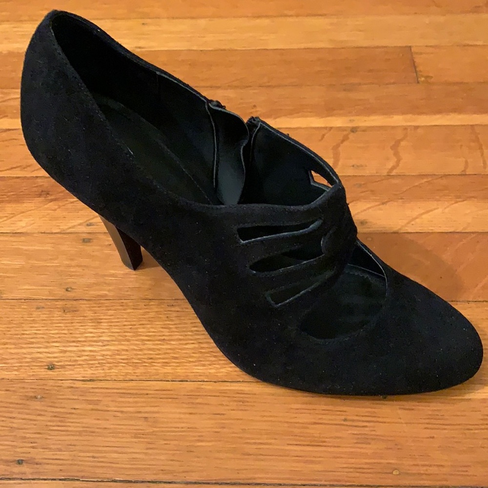 NWT Calvin Klein Black Suede Size 9Medium